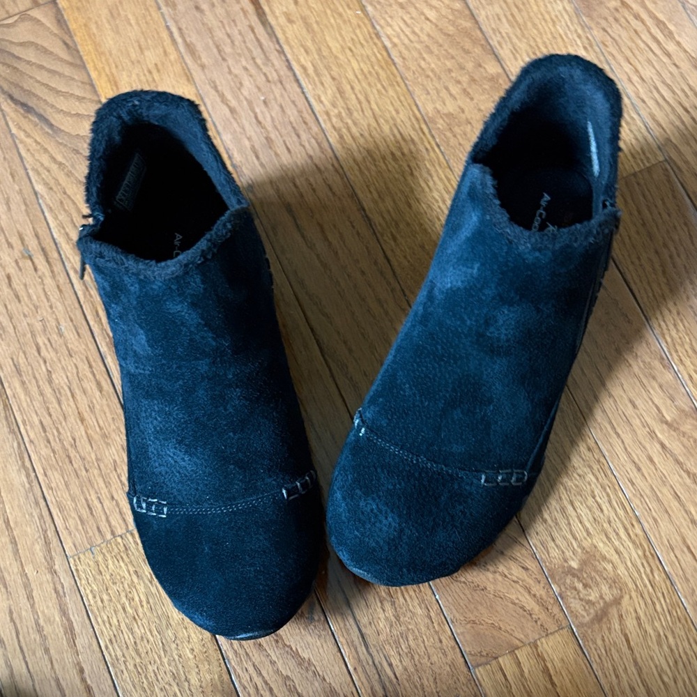 Skechers Women's Black Suede Ankle Booties
